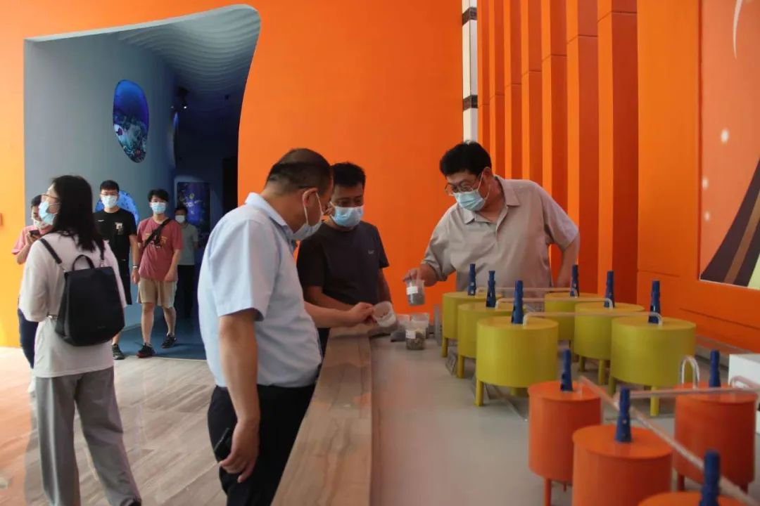 第二屆日照海洋生物產(chǎn)業(yè)高質(zhì)量發(fā)展論壇專家來(lái)潔晶集團(tuán)參觀