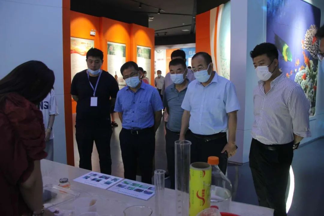 第二屆日照海洋生物產(chǎn)業(yè)高質(zhì)量發(fā)展論壇專家來(lái)潔晶集團(tuán)參觀