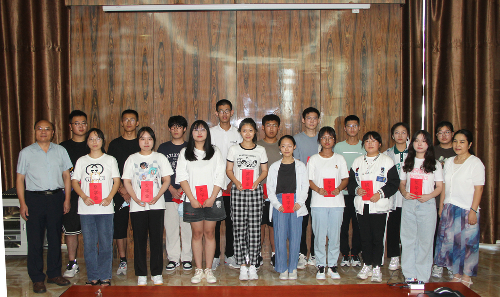 潔晶集團舉行2022年職工子女高考獎學金發(fā)放儀式 潔晶集團舉行2022年職工子女高考獎學金發(fā)放儀式