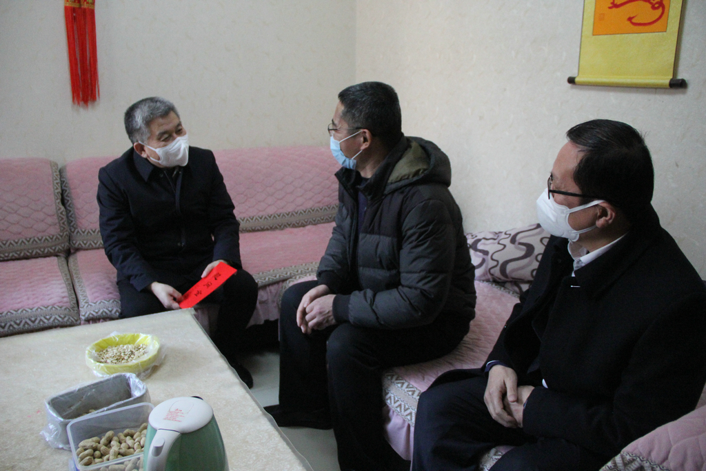 市委常委、副市長賈剛走訪慰問公司困難職工