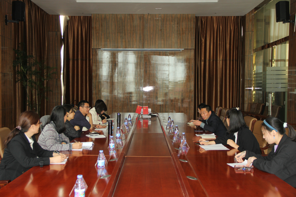 省標準化研究院及市區(qū)有關領導來潔晶進行專標融合調研